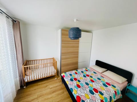 Bed, Photo of the whole room, Bedroom, cot