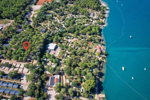 Property building, Nearby landmark, Day, Neighbourhood, Natural landscape, Bird's eye view, Beach, Sea view