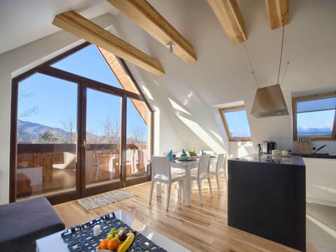 Kitchen or kitchenette, Living room, Seating area, Dining area, Mountain view