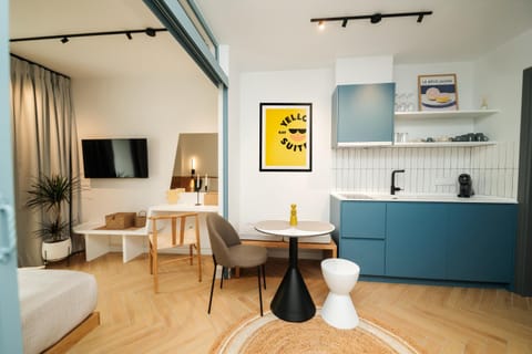 TV and multimedia, Coffee/tea facilities, Kitchen or kitchenette, Dining area