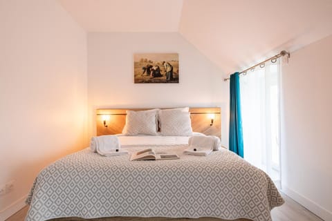 Bed, Night, Photo of the whole room, Bedroom