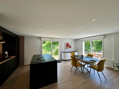 Property building, Kitchen or kitchenette, Living room