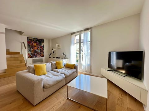 Communal lounge/ TV room, TV and multimedia, Living room, Seating area