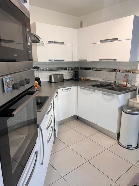 Appartement rénové , Climatisé, Terrasse, Parking en sous sol Apartment in Nice