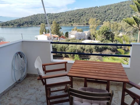 Porto Buffalo Studios Apartment in Euboea