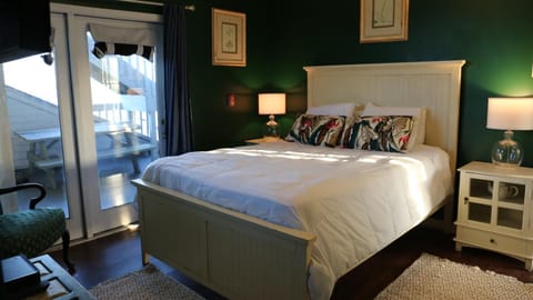 Tavern On The Bay Hotel - Lucky Luciano Suite Hotel in Somers Point