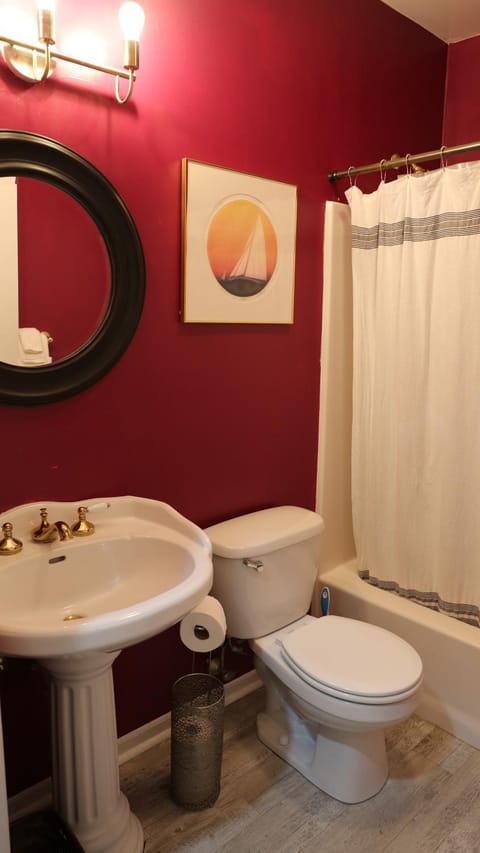 Tavern On The Bay Hotel - Lucky Luciano Suite Hotel in Somers Point