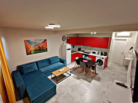 TV and multimedia, Kitchen or kitchenette, Living room, Seating area, Dining area
