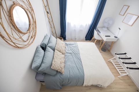 Bed, Photo of the whole room, Bedroom