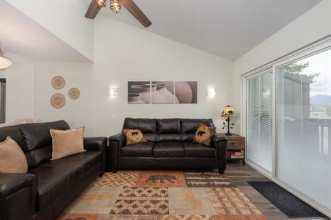 Living room, Seating area, furniture