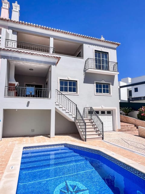 Property building, View (from property/room), Balcony/Terrace, Pool view, Swimming pool