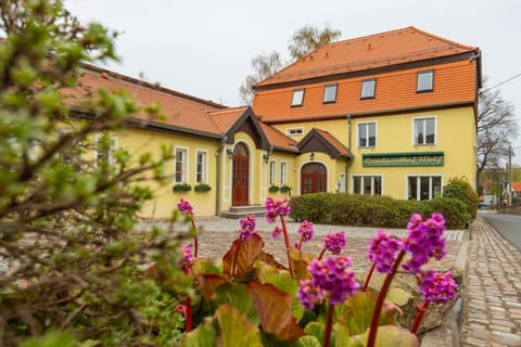 Property building, Spring