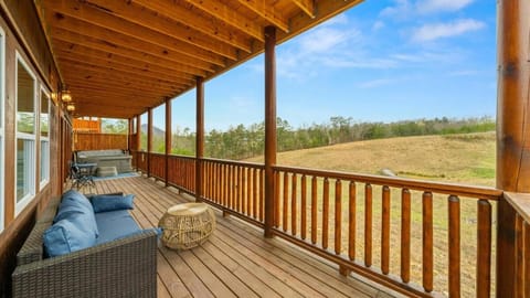 Jericho Way- luxe retreat indoor pool theater room House in Sevierville