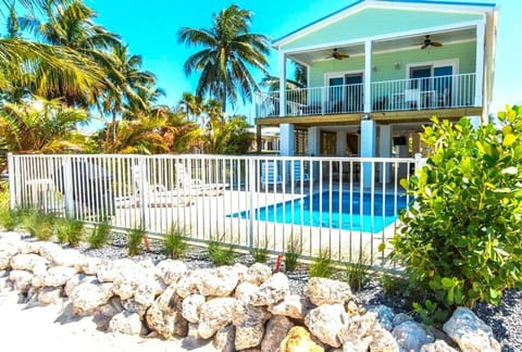 #8Oceanfront 4 Bed 3 Bath Pool Home w Free Dock House in Marathon