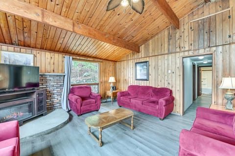 Lake-View Cabin with Furnished Deck in Hadley! Cabin in Great Sacandaga Lake