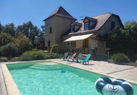 Property building, Day, Garden, Garden view, Pool view, Swimming pool, sunbed