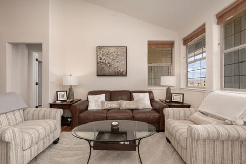 Living room, Seating area, furniture