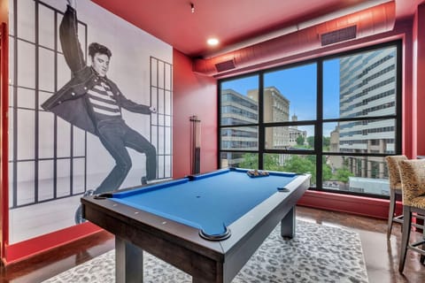 Billiard, Game Room