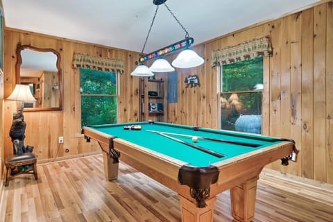 Knotty Nice by Avada Properties House in Pigeon Forge