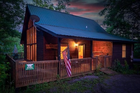 Knotty Nice by Avada Properties House in Pigeon Forge