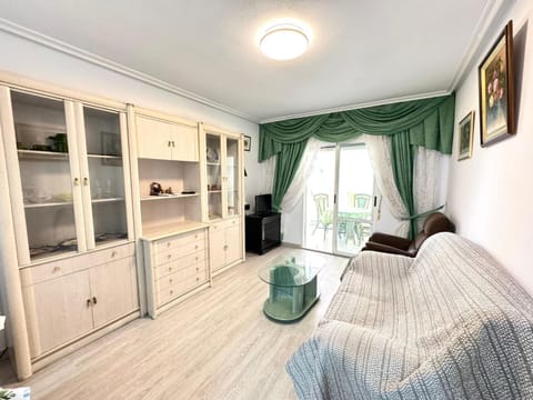 Communal lounge/ TV room, Living room, Seating area, internet