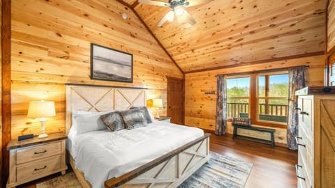 Luxe Memory Maker View Indoor Pool Games Sleeps 20 House in Sevierville