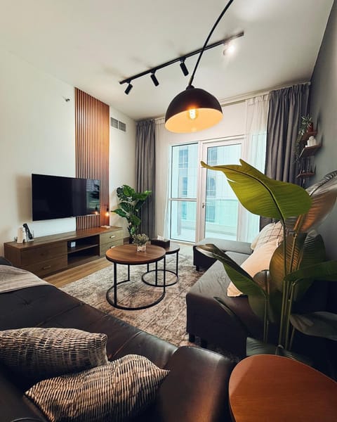 Communal lounge/ TV room, TV and multimedia, Balcony/Terrace, Balcony/Terrace, Living room, Seating area, Evening entertainment