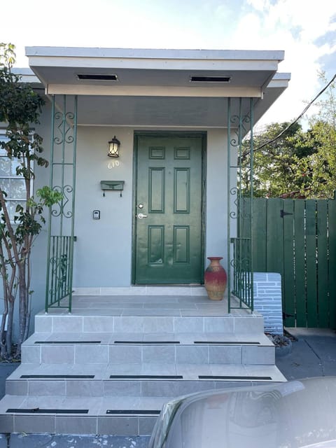 Facade/entrance, Parking