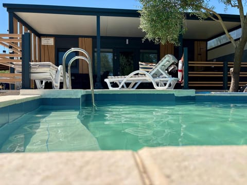 Balcony/Terrace, Swimming pool