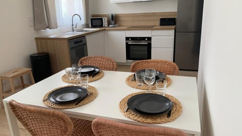 Dining area, kitchen