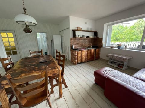 Kitchen or kitchenette, Living room, Seating area, Dining area, oven, pet friendly