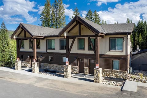 Property building, Facade/entrance, Day, Natural landscape, Summer