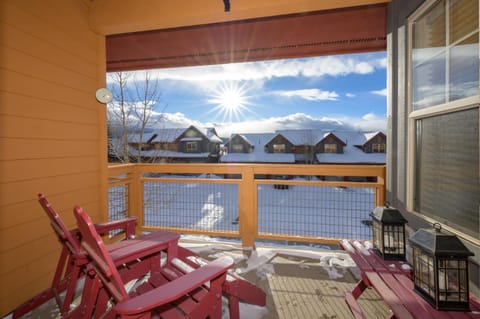 Patio, Winter, Balcony/Terrace, Seating area, furniture