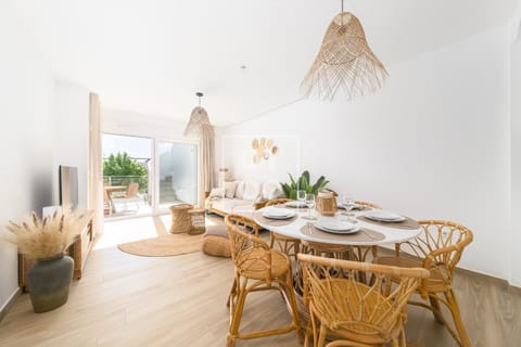 View (from property/room), Balcony/Terrace, Seating area, Dining area