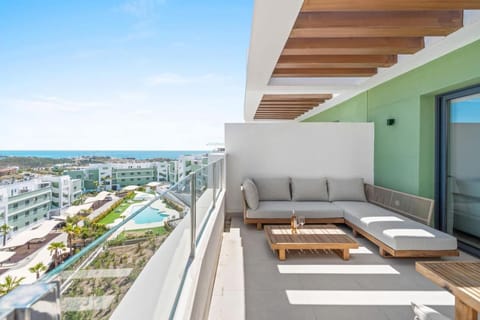 Property building, Patio, Balcony/Terrace, Balcony/Terrace, Seating area, Pool view