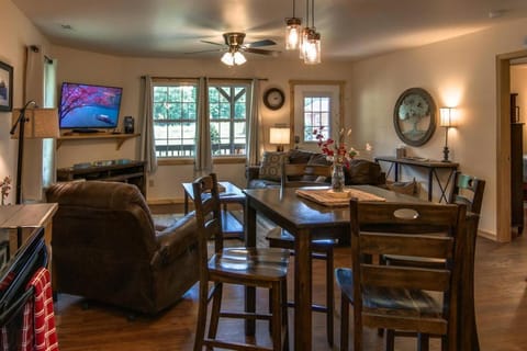 TV and multimedia, Living room, Seating area, Dining area, Evening entertainment, Garden view, fireplace