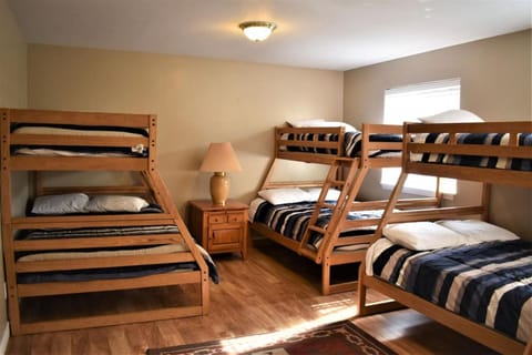 Updated Yacht Drive Town Home 952 1 House in Garden City