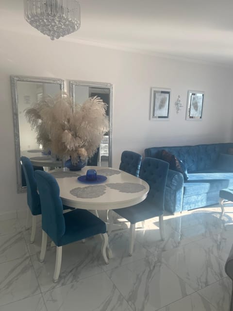 Apartament Cyprian De LUX z ogrodem Apartment in Pomeranian Voivodeship