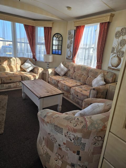 Golden Palm Resort Apartment in Chapel St Leonards