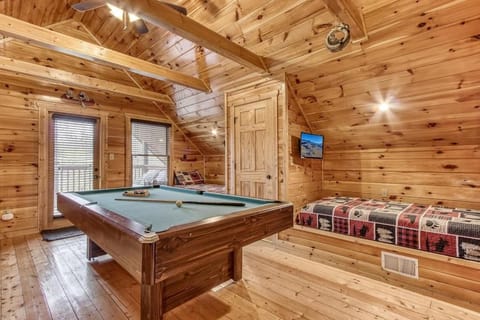 Eagles Hangout by Avada Properties House in Sevierville