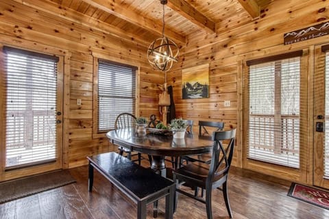 Eagles Hangout by Avada Properties House in Sevierville