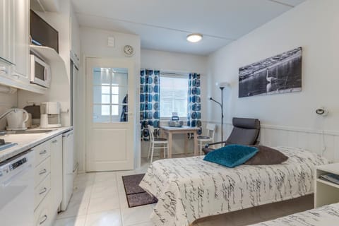 Bed, Kitchen or kitchenette, Photo of the whole room, Dining area