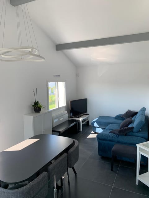 Communal lounge/ TV room, Dining area