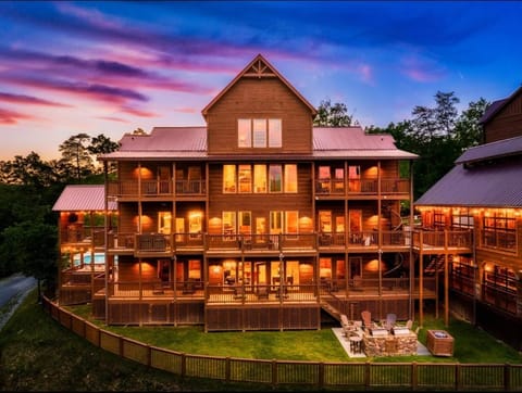 Smoky Mountain Lodge, Free Tickets, NO Catch! House in Pigeon Forge