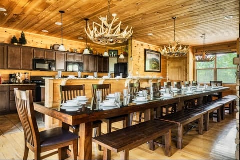 Smoky Mountain Lodge, Free Tickets, NO Catch! House in Pigeon Forge