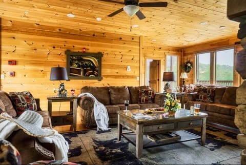 Smoky Mountain Lodge, Free Tickets, NO Catch! House in Pigeon Forge