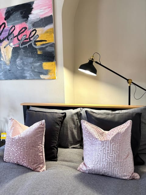 Modern Art House - serviced accomodation Vacation rental in Liverpool