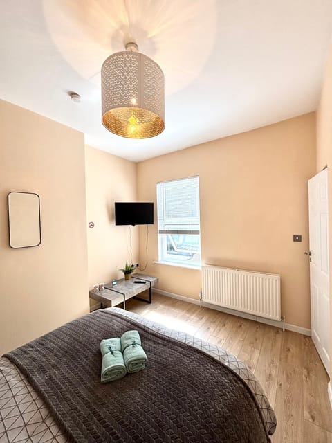 Modern Art House - serviced accomodation Vacation rental in Liverpool