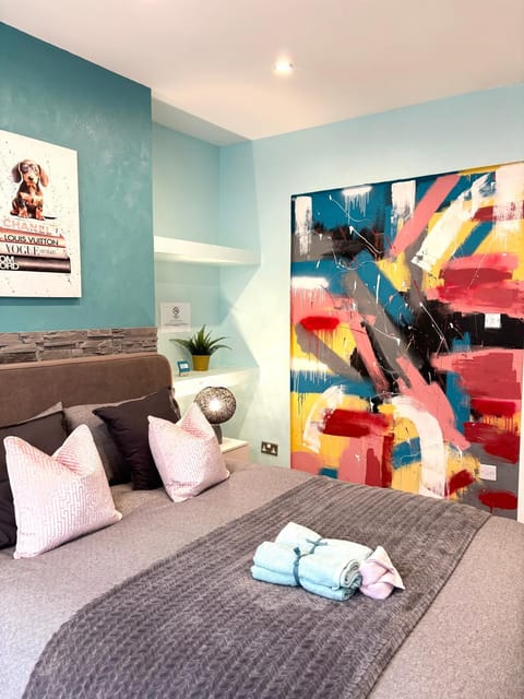 Modern Art House - serviced accomodation Vacation rental in Liverpool