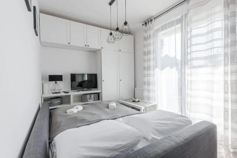 Bed, TV and multimedia, towels, wardrobe